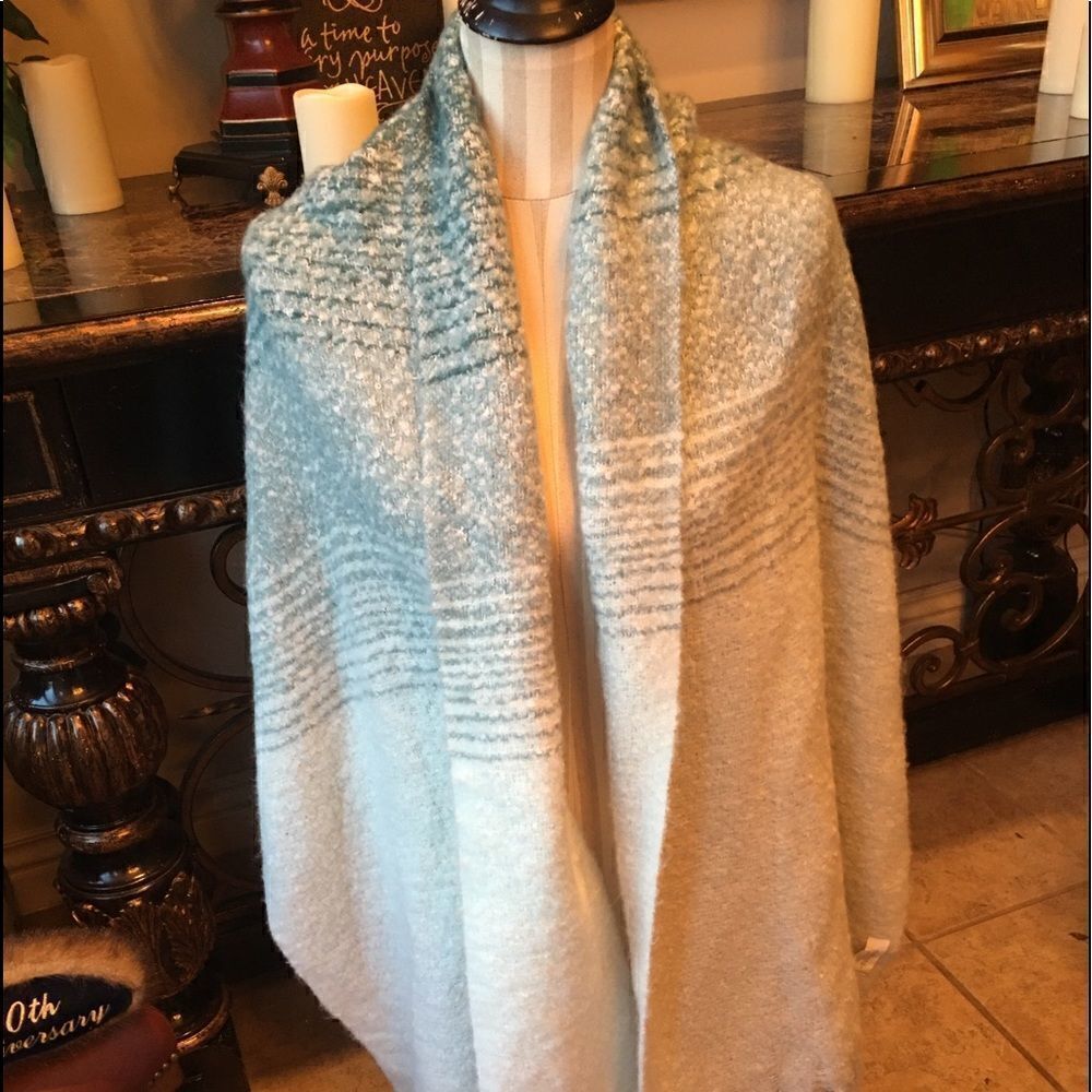 NWOT SHAWL Size Scarf Warm & Soft!